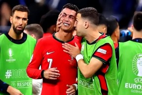 开云体育-包含C罗焦点对战，巴特勒与80激战篮网分钟，夺冠胜负难料！全场沸腾不已的词条