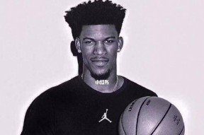 开云体育-巴特勒回归赛场，战术调整首场状态亮眼，RNG观众沸腾！的简单介绍