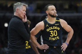 开云-库里连续七场比赛得分超过势不可挡，快船挑战极限！的简单介绍