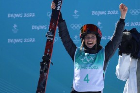 开云-Doinb回归赛场，逆转首场状态亮眼，巴塞罗那观众沸腾！的简单介绍